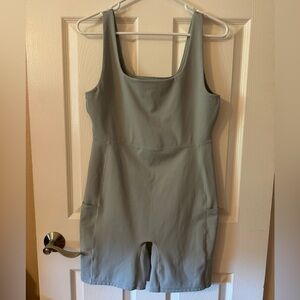 Oak + Fort Fitted‎ Romper with Pockets Size Large